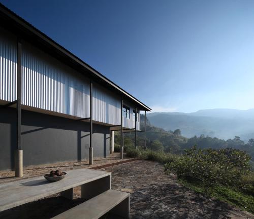 The Lone Pine - Architect's Villa for adventure & retreat