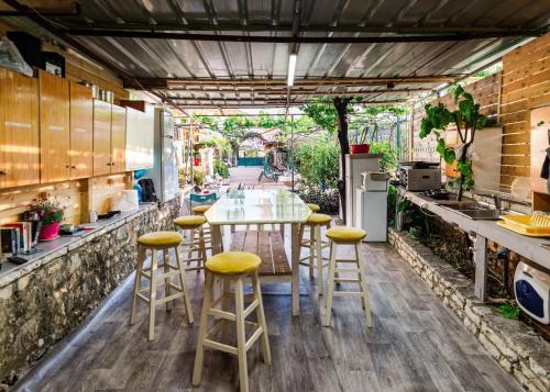 Oasis Hostel in 發羅拉