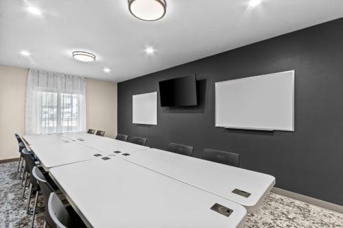 Everhome Suites Ocala I-75 North – Ocala, FL