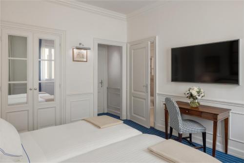 Classic Double or Twin Room image 2