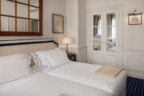 Classic Double or Twin Room image 4