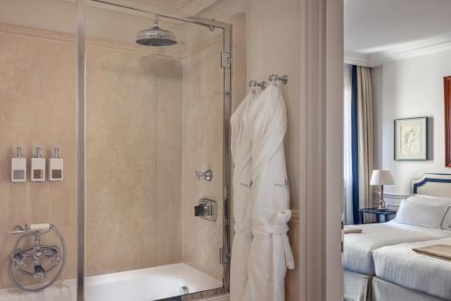 Classic Double or Twin Room image 5