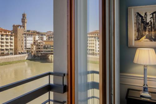 Superior Double or Twin Room with River View image 4
