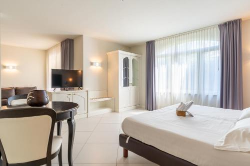 room detail thumbnail 0