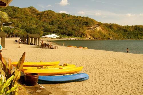 ชายหาด, PICO DE LORO ACCOMMODATIONS NORMAN AND LOURDES RESORT & CONDO PH in นาซุกบู