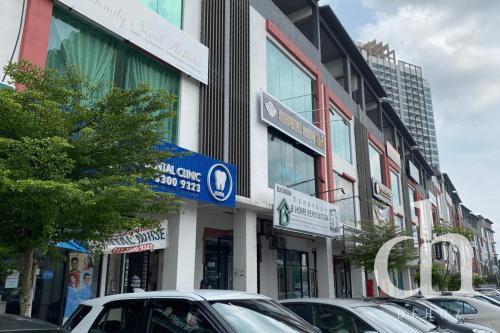 상점, Menara Simfoni (Symphony Tower) by Dehoz Suites in 세리 켐방안 / 발라콩