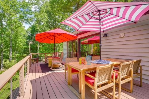 Getaway with Lake Views near Wintergreen Resort! in Nellysford, USA