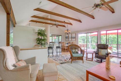 Getaway with Lake Views near Wintergreen Resort! in Nellysford, USA