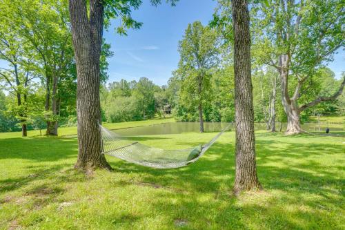 Getaway with Lake Views near Wintergreen Resort! in Nellysford, USA
