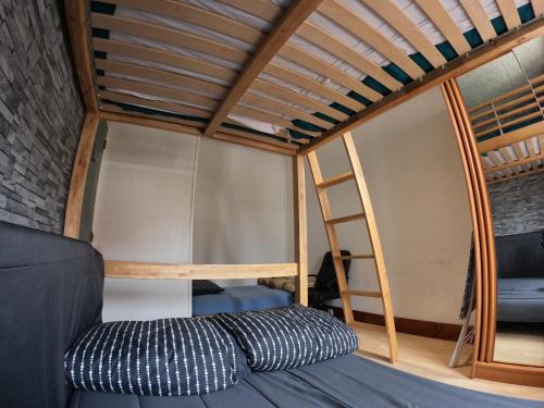 Chambre 2 lits pour 4 personnes metro 5 in Bobigny