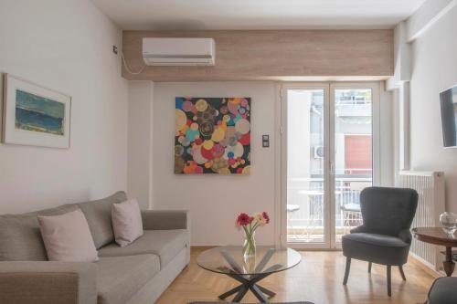 Delightful Stylish Two Bedroom Condo in Hip Area of Central Athens, Athens
