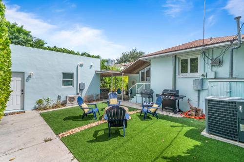 Chic Downtown Home 42 And Guest Home 11 in West Palm Beach, USA