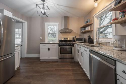 Relaxing Rockford Stay 3 br 1 bath in the heart of Northern Illinois Family Friendly in Rockford (IL)