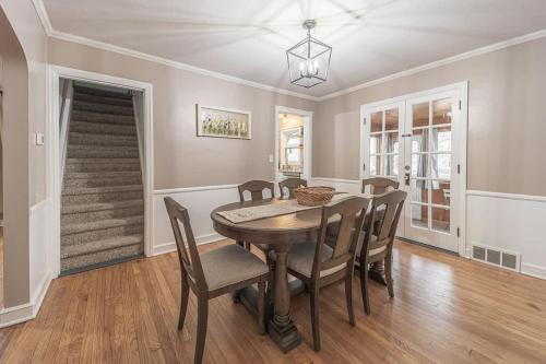 Relaxing Rockford Stay 3 br 1 bath in the heart of Northern Illinois Family Friendly in Rockford (IL)