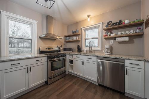 Relaxing Rockford Stay 3 br 1 bath in the heart of Northern Illinois Family Friendly in Rockford (IL)