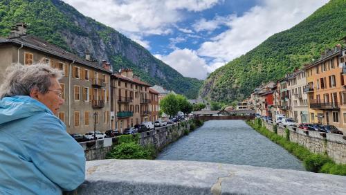 chambre 2 lits Le Toit Vert Maison Partagée (chambre 2 lits Le Toit Vert Maison Partagee) in Moutiers