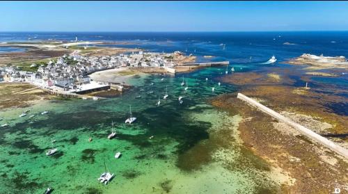 Studio paisible à Goulien - 22 m² avec jardin (Studio paisible a Goulien - 22 m² avec jardin) in ออเดียร์น