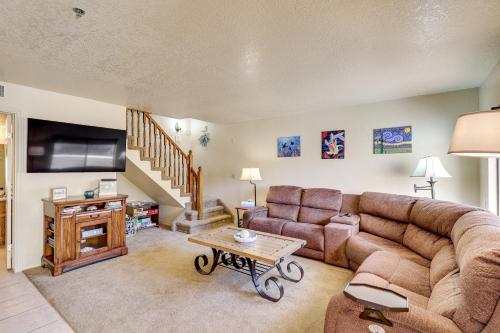 Island Condo with Pool Access in Lake Havasu City!