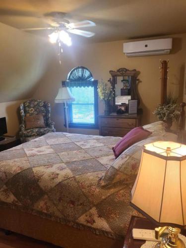 Cranberry Cove Inn Room Type - Deluxe Queen Room