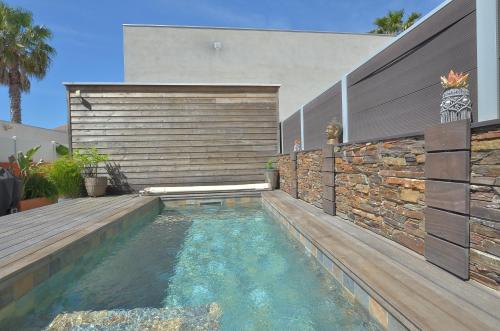 Evasion in Aigues-Mortes