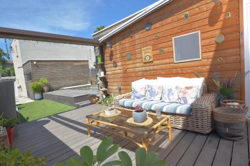 Evasion in Aigues-Mortes