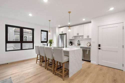 Boston Skyline Stay 1BR with City Views in 洛根機場