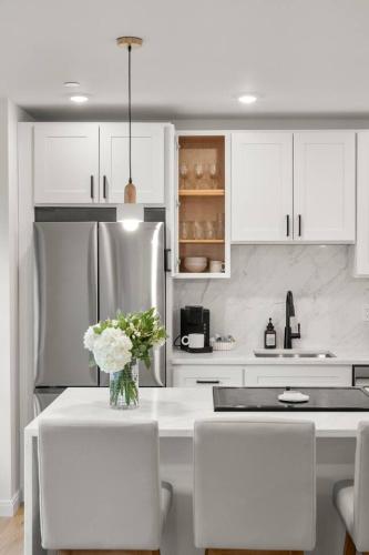 Boston Skyline Stay 1BR with City Views in 洛根機場