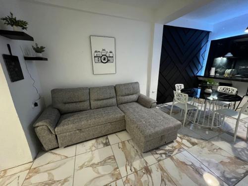 VSS Minimalista in Arecibo - Sleek and Serene Stay Near Beaches in Jarealito