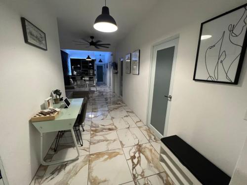 VSS Minimalista in Arecibo - Sleek and Serene Stay Near Beaches in Jarealito