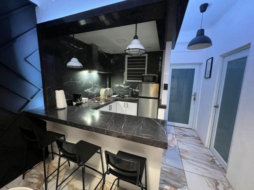 VSS Minimalista in Arecibo - Sleek and Serene Stay Near Beaches in Jarealito