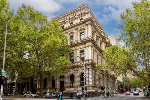 Elegance and heritage stay - CBD - image 3