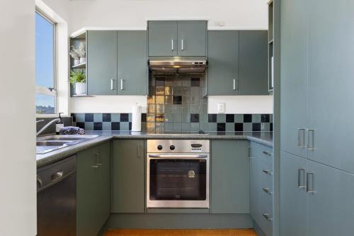 Central Lake View Townhouse - image 3