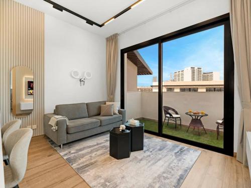 Brand New Luxury Apartment in JVC with Padel Court, Dubai (Foto 4)