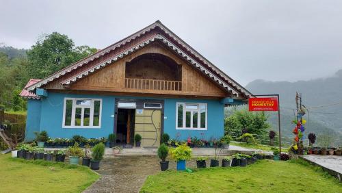 Orange Villa in Rinčingponga