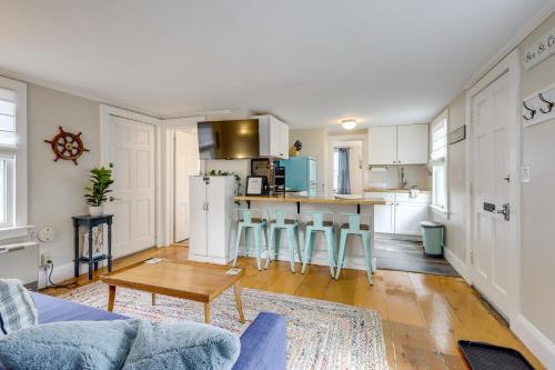 Cozy Sea Street Cottage - 1 Mile to Ferry Boats! - image 12