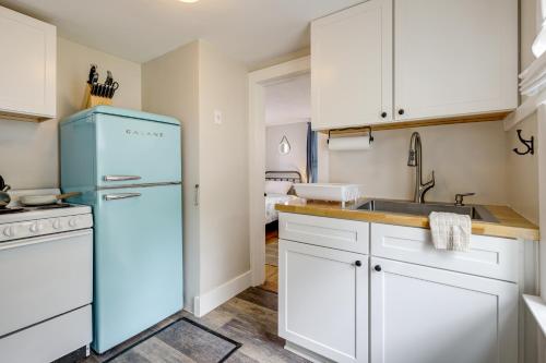 Cozy Sea Street Cottage - 1 Mile to Ferry Boats! - image 8