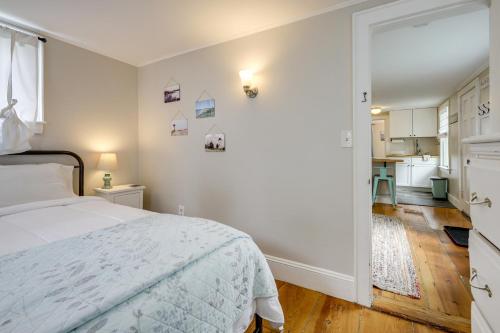 Cozy Sea Street Cottage - 1 Mile to Ferry Boats! - image 7