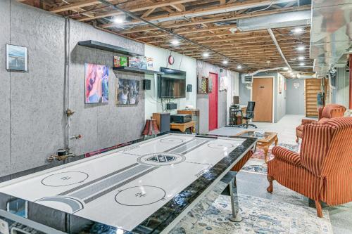 Cozy Lake Luzerne Home - 1 Mi to Wayside Beach! in Лейк Лузерн