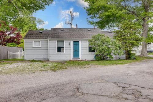 Cozy Sea Street Cottage - 1 Mile to Ferry Boats! - image 14