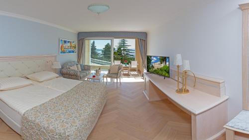 Deluxe Double Room with Balcony and Sea View