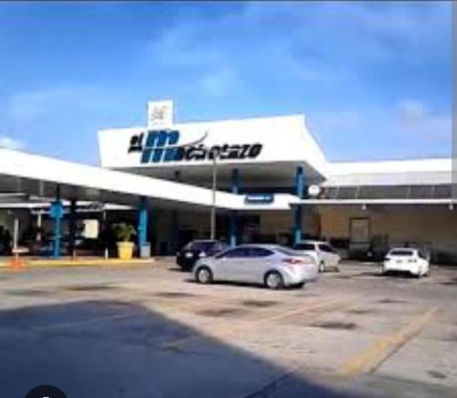 Habitacion con sulay a 10 minutos del aeropuerto punta del este tocumen in Токумен