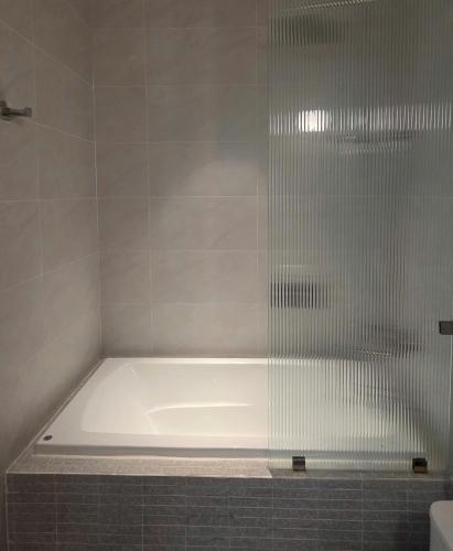 Badkamer, Hè boutique hotel near Statue Of Golden Buddha