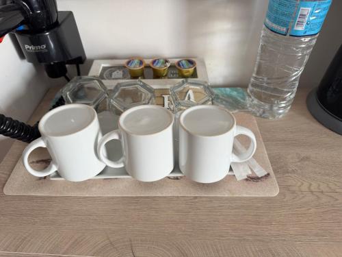 George Hotel Rooms&Suites – Himarë, CA