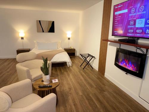 Suite with Hot Tub