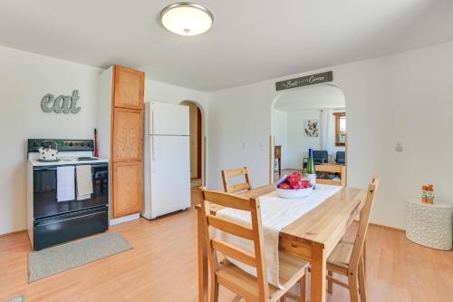 16 Mi to Sleeping Bear Dunes Cedar Home with Deck in Cedar, USA