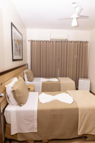 2 twin beds