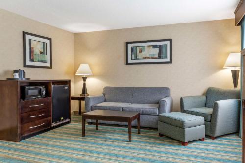 One-Bedroom King Suite with Double Bed and Sofa Bed - Fireplace/Non-Smoking
