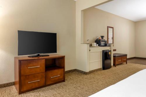 Comfort Suites Raleigh Walnut Creek - Tap to explore photos