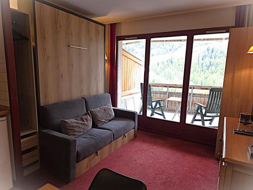 2 twin beds, 1 sofa bed
