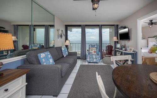 Island Winds East 707 condo near Pink Pony Pub